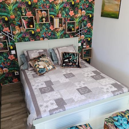 Les Papillons D'Uzes Bed & Breakfast Saint-Laurent-la-Vernede Exterior photo